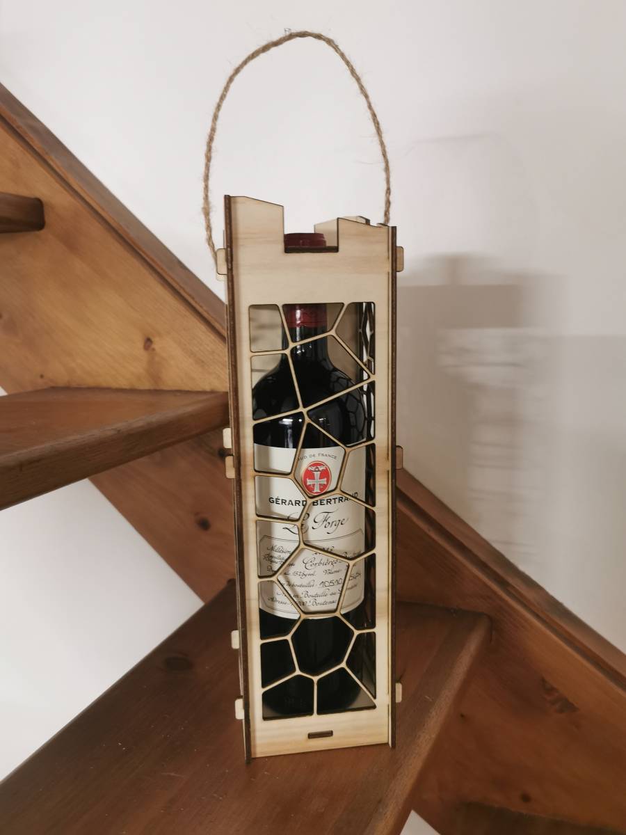 Coffret individuel pour bouteille de champagne crée sur mesure à la forme de la bouteille