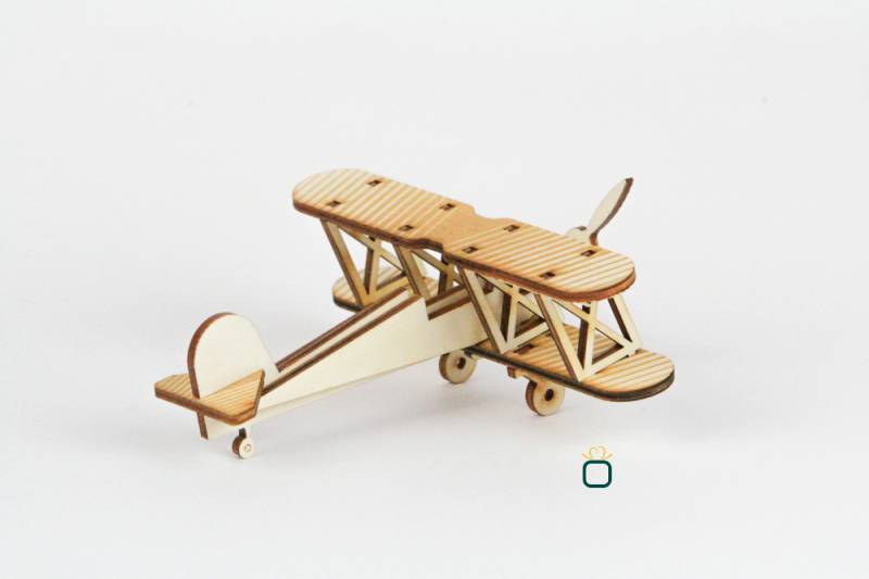 Faire appel à une société pour la fabrication d’un avion sur mesure en bois proche de Paris 75